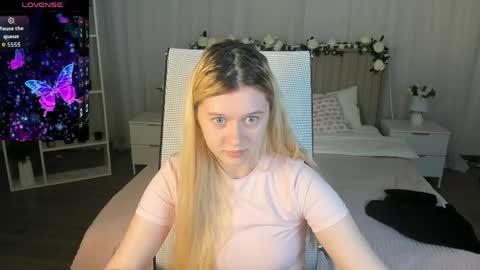 Snapshot of celestinemauriac chatting on 05-29-26, 08:07 your cute kitty online show from 05-29-26, 08:07