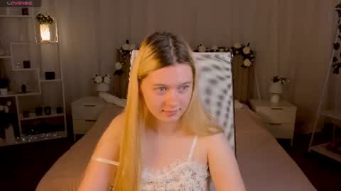 Snapshot of celestinemauriac chatting on 06-12-26, 08:30 your cute kitty online show from 06-12-26, 08:30