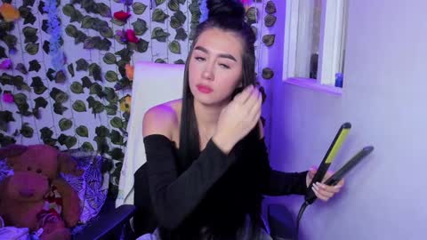 Snapshot of celestinepurple chatting on 12-23-24, 10:33 Celestineeeeee online show from 12-23-24, 10:33