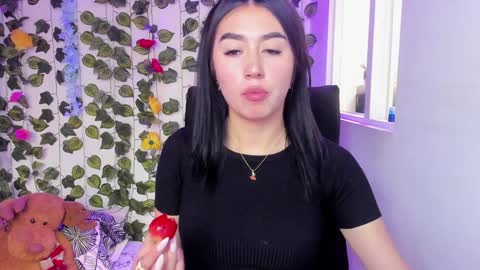 Snapshot of celestinepurple chatting on 12-29-24, 05:22 Celestineeeeee online show from 12-29-24, 05:22