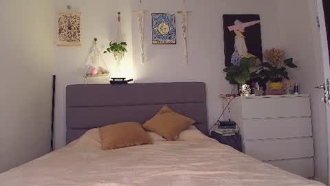 Celin online show from 07-22-26, 05:49