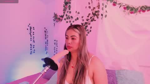 Hello guys my name is Sofi and Lizzie and  Vanessa online show from 11-05-25, 02:50