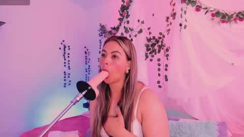 Hello guys my name is Sofi and Lizzie and  Vanessa online show from 11-08-25, 03:12