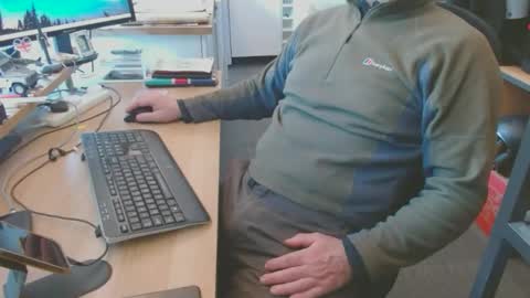 Snapshot of ch400 chatting on 04-19-26, 11:20 ch400 online show from 04-19-26, 11:20
