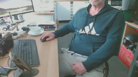 Snapshot of ch400 chatting on 05-03-26, 12:55 ch400 online show from 05-03-26, 12:55