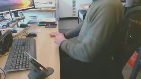 Snapshot of ch400 chatting on 05-05-26, 03:20 ch400 online show from 05-05-26, 03:20