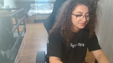 Snapshot of chanelis069 chatting on 11-21-25, 10:36 Stephanieblisss online show from 11-21-25, 10:36