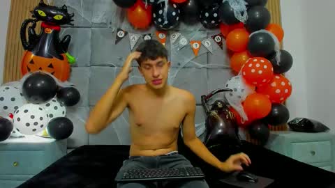 Chanellandmax online show from 10-30-25, 01:12