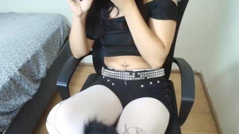 Snapshot of chanelsexyy chatting on 01-09-26, 08:32 Viviana 3 online show from 01-09-26, 08:32