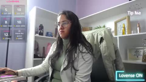 Snapshot of chantal_adams0 chatting on 06-26-26, 01:26 chantal online show from 06-26-26, 01:26