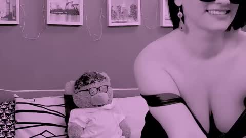 The Queen online show from 02-08-26, 03:26