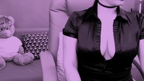 Snapshot of chantallovely chatting on 05-16-26, 10:36 The Queen online show from 05-16-26, 10:36