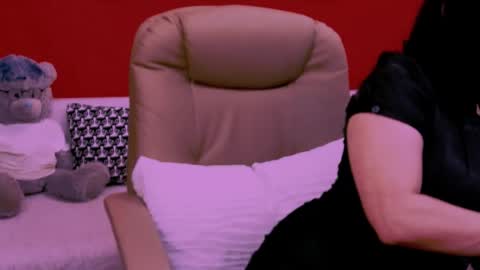 Snapshot of chantallovely chatting on 05-18-26, 03:24 The Queen online show from 05-18-26, 03:24