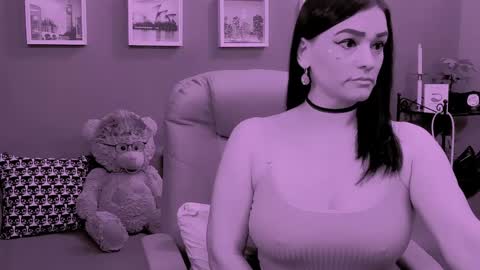 Snapshot of chantallovely chatting on 05-24-26, 09:53 The Queen online show from 05-24-26, 09:53