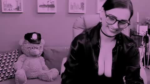 Snapshot of chantallovely chatting on 05-26-26, 06:37 The Queen online show from 05-26-26, 06:37