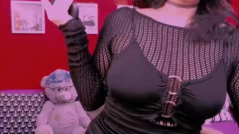 Snapshot of chantallovely chatting on 05-30-26, 06:38 The Queen online show from 05-30-26, 06:38