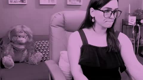 Snapshot of chantallovely chatting on 06-07-26, 10:35 The Queen online show from 06-07-26, 10:35
