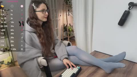 Snapshot of chantwow chatting on 05-19-26, 09:04 Liz online show from 05-19-26, 09:04
