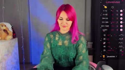 Snapshot of chaoka_ chatting on 01-12-25, 04:00 Suzanna Snow online show from 01-12-25, 04:00