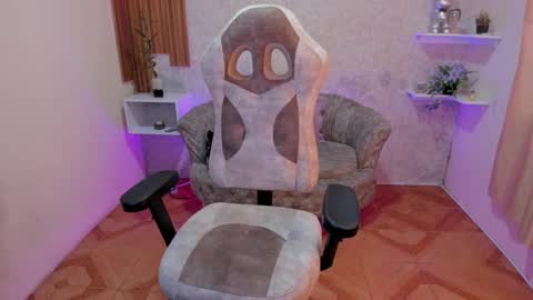 Snapshot of chaos_wild chatting on 03-05-25, 02:45 Violeta online show from 03-05-25, 02:45