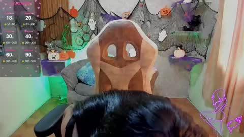 Snapshot of chaos_wild chatting on 10-31-25, 02:07 Violeta online show from 10-31-25, 02:07