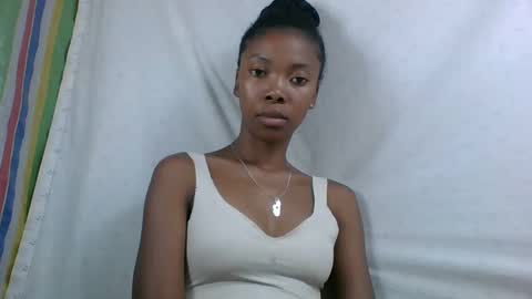 chariola0101 online show from 02-02-25, 11:19