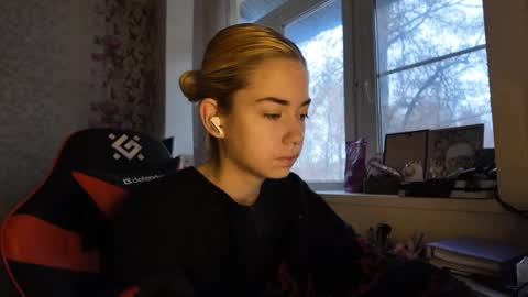 Nancy online show from 11-26-25, 08:15