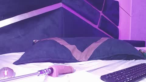 Snapshot of charlie_williams_1 chatting on 01-11-25, 11:24 CHARLIE online show from 01-11-25, 11:24