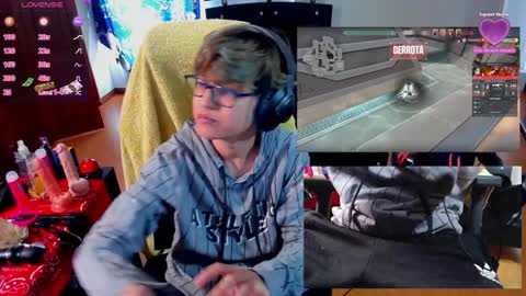 Snapshot of charlietaylorr__ chatting on 12-16-24, 07:54 Charlie online show from 12-16-24, 07:54