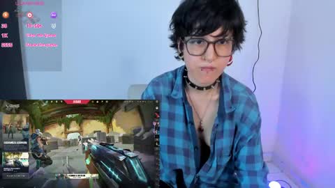 Snapshot of charlietaylorr__ chatting on 05-05-26, 04:48 Charlie online show from 05-05-26, 04:48