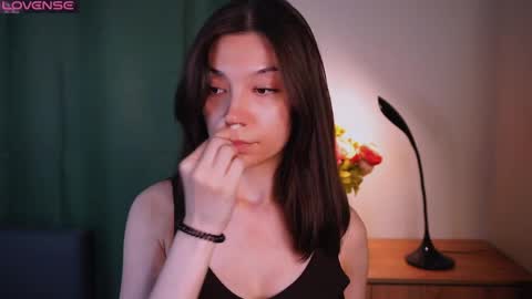 Snapshot of charlinepiker chatting on 06-04-26, 10:05 Yumi online show from 06-04-26, 10:05