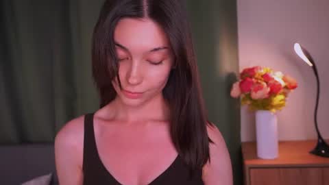 Snapshot of charlinepiker chatting on 06-11-26, 12:32 Yumi online show from 06-11-26, 12:32