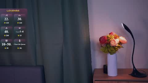Snapshot of charlinepiker chatting on 06-12-26, 11:14 Yumi online show from 06-12-26, 11:14