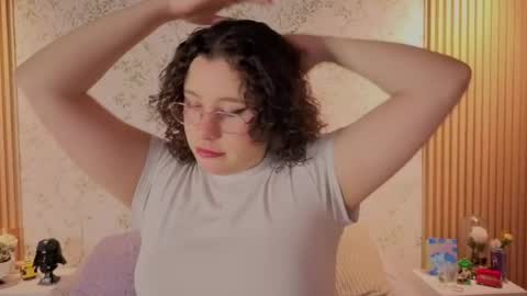 Snapshot of charlote__miller chatting on 05-03-26, 12:44 You honey online show from 05-03-26, 12:44
