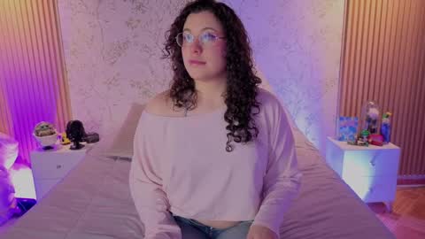 Snapshot of charlote__miller chatting on 05-18-26, 11:38 You honey online show from 05-18-26, 11:38