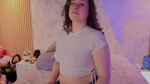 Snapshot of charlote__miller chatting on 06-08-26, 01:00 You honey online show from 06-08-26, 01:00