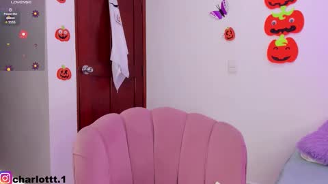 Snapshot of charlott25_ chatting on 10-21-25, 03:18 charlott online show from 10-21-25, 03:18