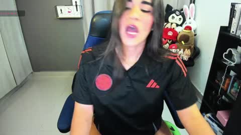 Snapshot of charlott__v chatting on 06-23-26, 08:18 Valery online show from 06-23-26, 08:18