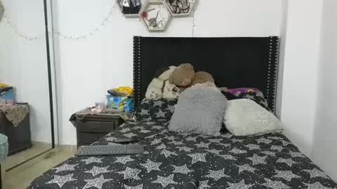 charlotte_027 online show from 02-11-25, 08:48