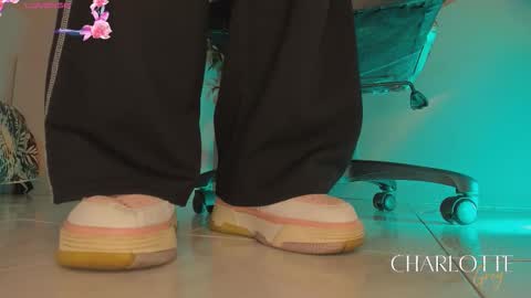 charlotte  grey online show from 11-19-25, 08:31