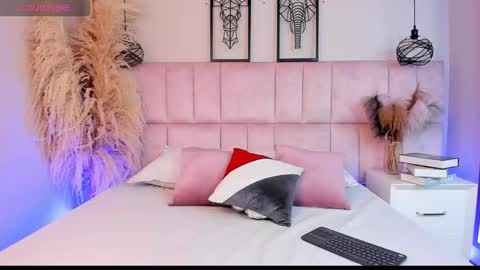 Daniela online show from 12-19-25, 03:35