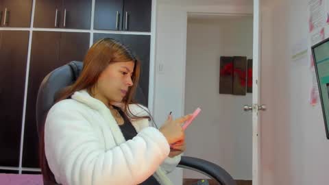 Charlotte Icee online show from 11-16-25, 04:34