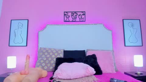 Snapshot of charlotte_kisss chatting on 11-12-25, 08:30 Charlotte online show from 11-12-25, 08:30