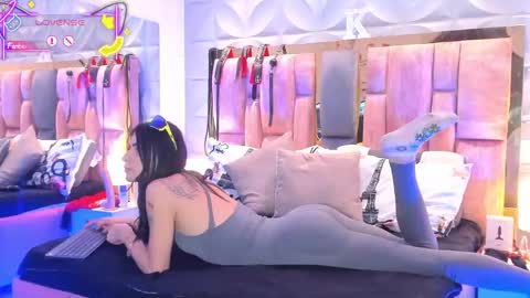 CHARLOTTELANDRY online show from 09-26-25, 03:49