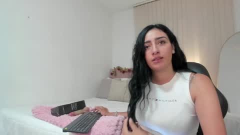 Snapshot of charlotte_pleasure chatting on 06-03-26, 09:56 Charlotte online show from 06-03-26, 09:56