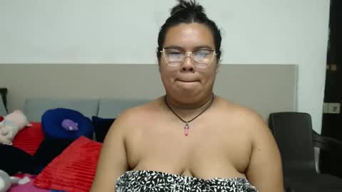 Snapshot of charlotte_rot chatting on 10-07-25, 01:03 charlotte_rot online show from 10-07-25, 01:03