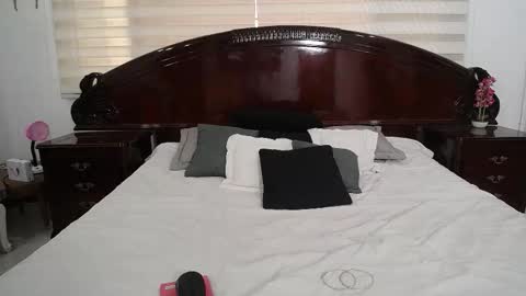 Charlotte   online show from 11-18-25, 07:07