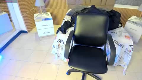 Snapshot of charlotte_whitee1 chatting on 10-31-25, 12:17 Charlotte Everyday From 0700 to 1300 Col Time online show from 10-31-25, 12:17