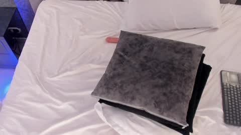 Charlotte  online show from 01-28-25, 01:39