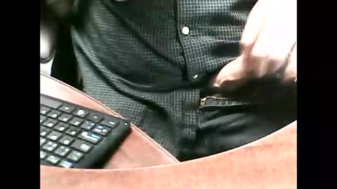 Snapshot of charmeur2672 chatting on 10-20-25, 09:43 charmeur2672 online show from 10-20-25, 09:43